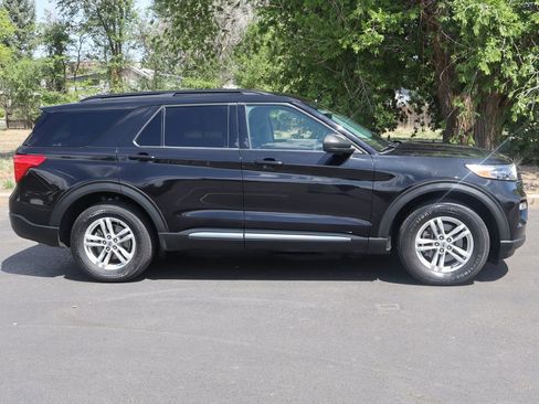 Used 2021 Ford Explorer XLT w/ Equipment Group 202A AWD/4WD image 3