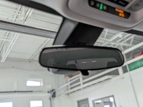 Used 2021 Chevrolet Traverse LT image 33