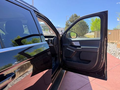 Used 2025 Ford Expedition Active image 28