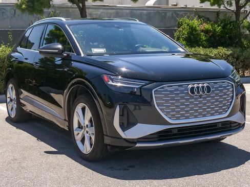 Used 2023 Audi Q4 e-tron Prestige w/ 20" Wheel Package AWD/4WD image 3