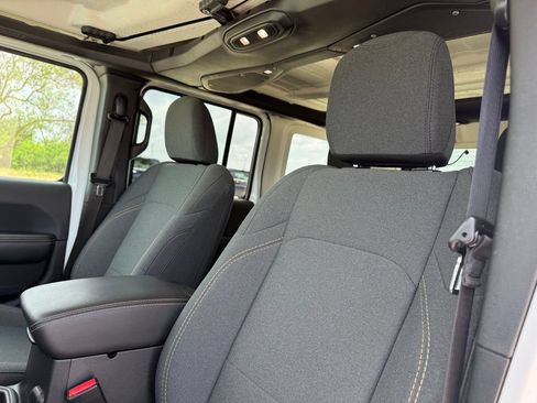 Used 2024 Jeep Wrangler Unlimited Sahara AWD/4WD image 13