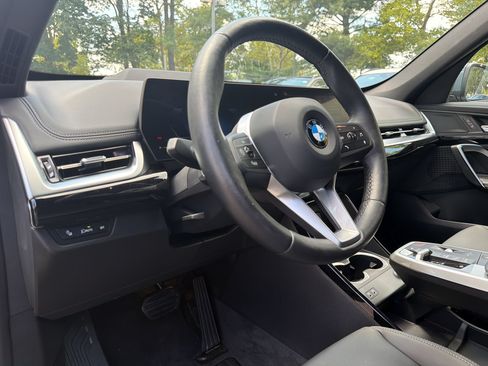 Used 2025 BMW X2 xDrive28i AWD/4WD image 4