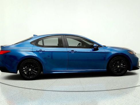 Used 2025 Toyota Camry SE w/ Multimedia Upgrade Package FWD image 4