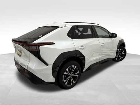 Used 2024 Toyota bZ4X XLE w/ Weather Package image 6