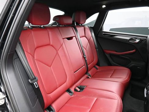 Certified 2025 Porsche Macan AWD/4WD image 27