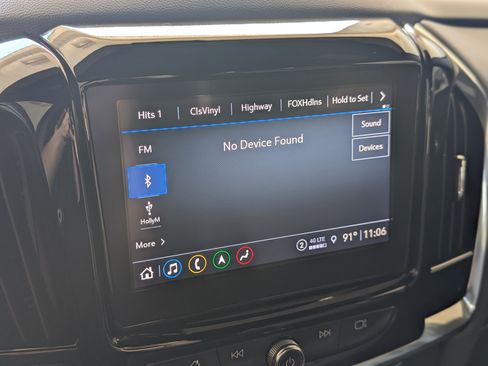Used 2023 Chevrolet Traverse RS FWD image 29