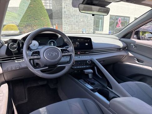 Used 2023 Hyundai Elantra SEL w/ Convenience Package FWD image 11