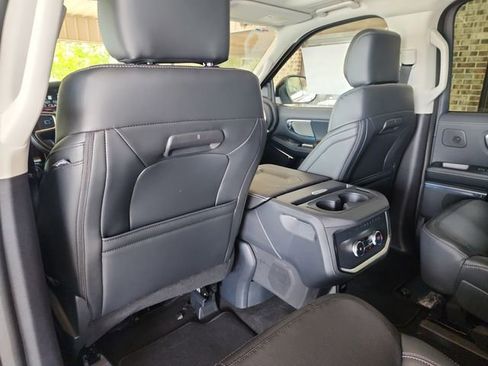 New 2025 Ford Expedition Platinum w/ Driver's Package image 34