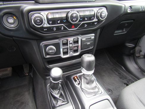 Used 2021 Jeep Wrangler Unlimited Sport AWD/4WD image 19