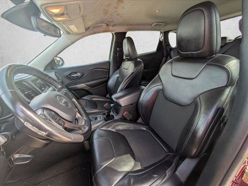 Used 2021 Jeep Cherokee Latitude Plus FWD image 2