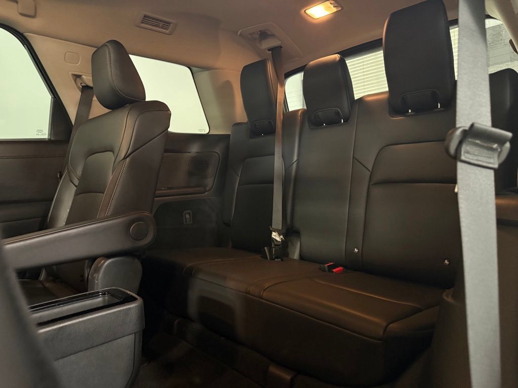 Used 2025 Nissan Pathfinder SL w/ SL Premium Package AWD/4WD image 11