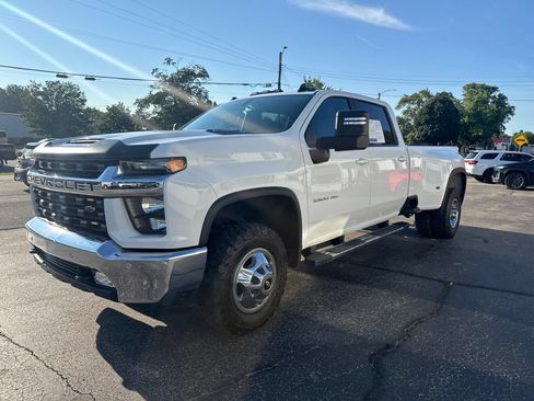 Used 2022 Chevrolet Silverado 3500 LT w/ All Star Edition AWD/4WD image 3