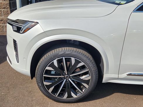 Used 2025 Volvo XC90 B5 Plus w/ Protection Package Premier AWD/4WD image 5