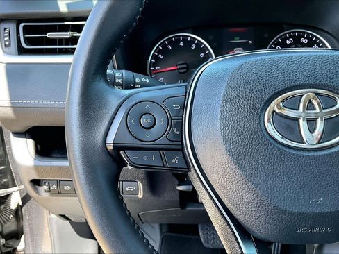 Used 2019 Toyota RAV4 XLE Premium FWD image 24