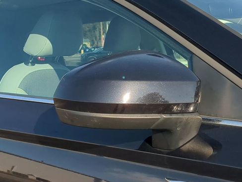 Used 2024 Volkswagen Taos SE image 13