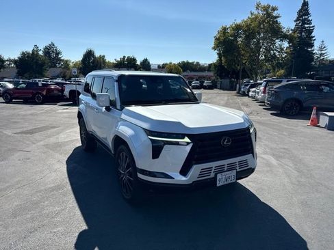 Used 2024 Lexus GX 550 w/ Cold Area Package AWD/4WD image 3