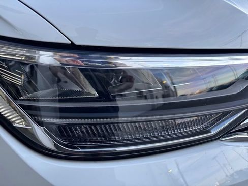 Used 2024 Volkswagen Tiguan SE AWD/4WD image 7