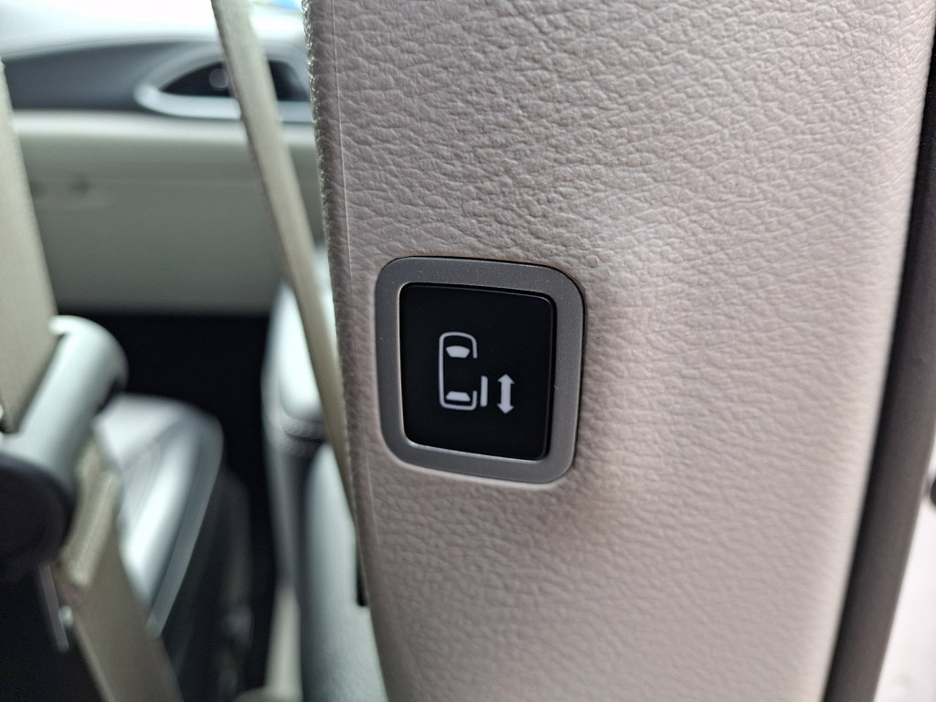 Certified 2023 Chrysler Pacifica Touring-L w/ Uconnect Theater Family Group AWD/4WD image 14