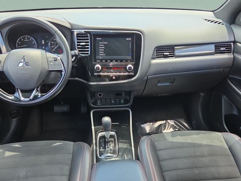Used 2020 Mitsubishi Outlander SE FWD image 12