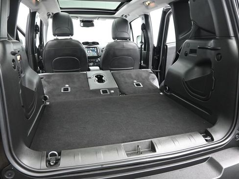 Used 2020 Jeep Renegade Limited w/ UConnect 8.4 Nav Group image 17