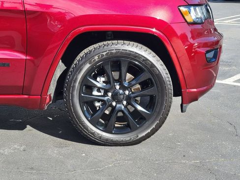 Used 2018 Jeep Grand Cherokee Altitude image 27