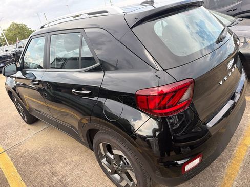 Used 2026 Hyundai Venue SEL FWD image 4