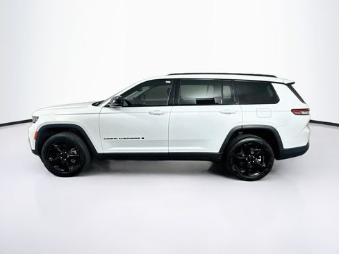 Used 2023 Jeep Grand Cherokee L Limited w/ Black Appearance Package RWD image 4