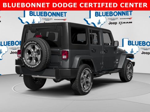 Used 2016 Jeep Wrangler Unlimited Sahara w/ Connectivity Group AWD/4WD image 2