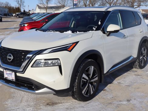 Used 2023 Nissan Rogue Platinum w/ Platinum Premium Package image 2