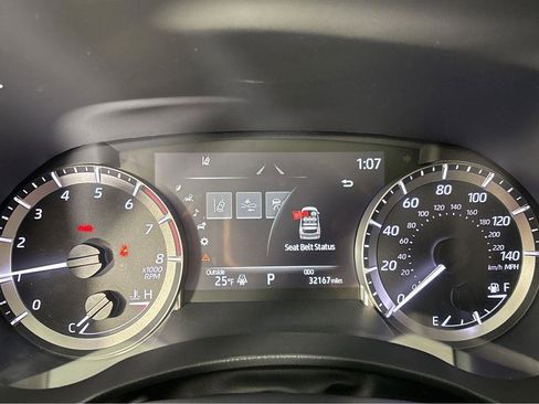 Used 2023 Toyota Highlander XLE image 5