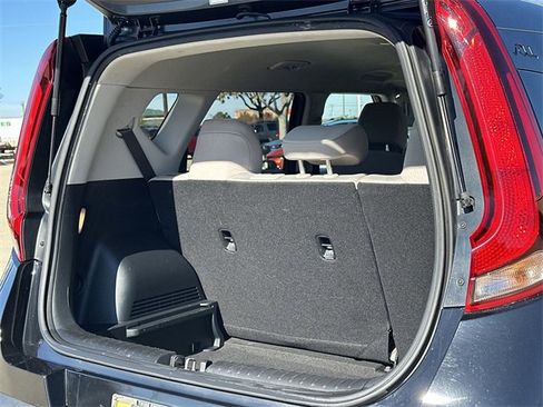 Used 2021 Kia Soul LX image 28