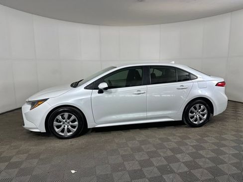 Used 2025 Toyota Corolla LE image 6