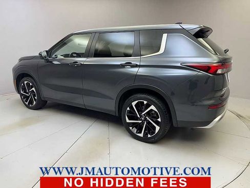 Used 2024 Mitsubishi Outlander SE image 3
