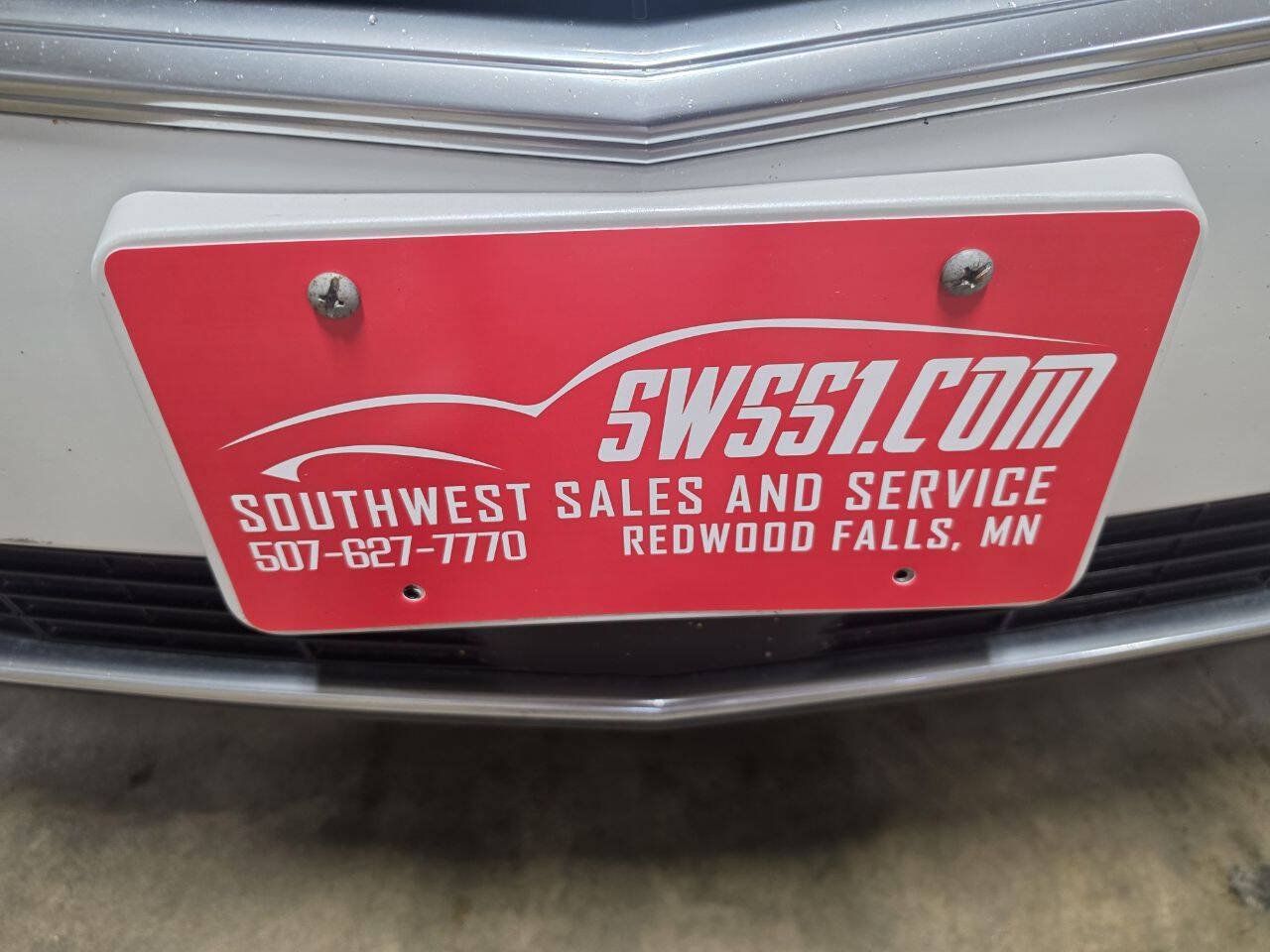 Used 2017 Cadillac Escalade Platinum AWD/4WD image 2