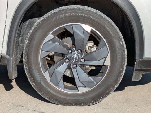 Used 2024 Nissan Rogue SV w/ SV Premium Package image 11