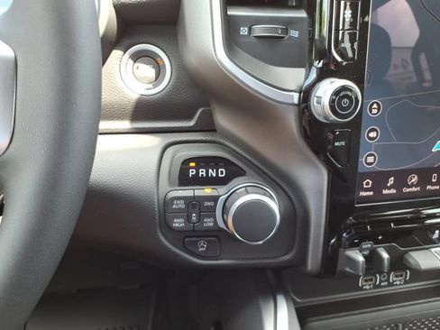New 2026 RAM 1500 4x4 Crew Cab image 12