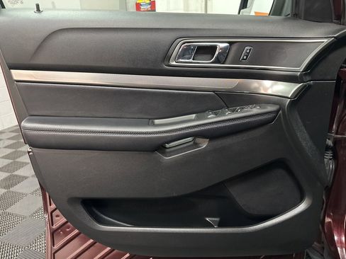 Used 2018 Ford Explorer XLT image 16
