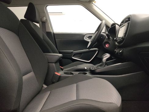 Used 2025 Kia Soul LX w/ LX Technology Package image 21