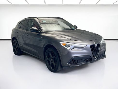 Used 2022 Alfa Romeo Stelvio Veloce image 3