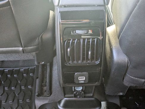 Used 2024 Jeep Compass Latitude AWD/4WD image 14