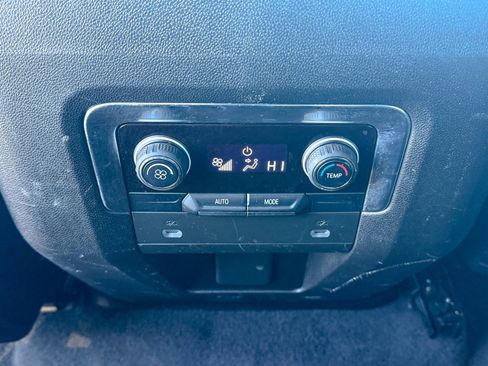 Used 2022 Chevrolet Suburban LT image 22