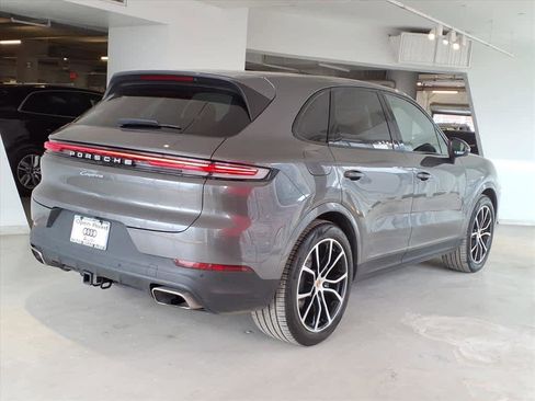 Used 2025 Porsche Cayenne E-Hybrid AWD/4WD image 4