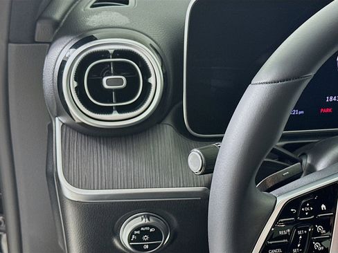 Used 2025 Mercedes-Benz C 300 Sedan image 11