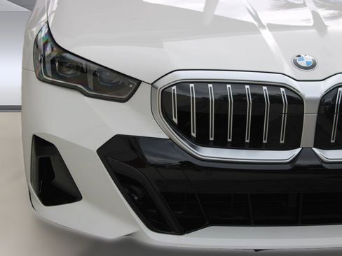 Used 2026 BMW 530i w/ M Sport Package RWD image 12