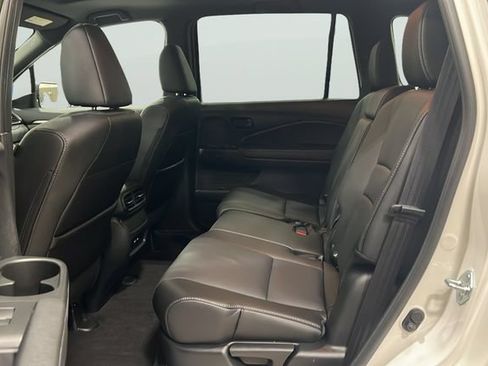 Used 2025 Honda Passport EX-L image 17