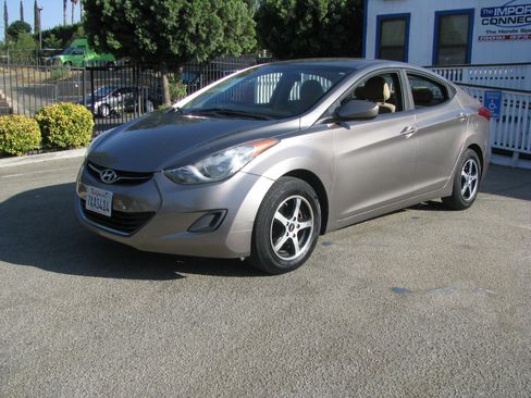Used 2011 Hyundai Elantra GLS w/ Preferred Equipment Pkg 3 image 2