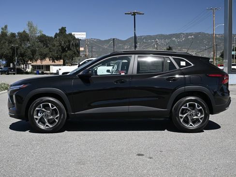 New 2026 Chevrolet Trax LT w/ LPO, Blackout Package FWD image 7
