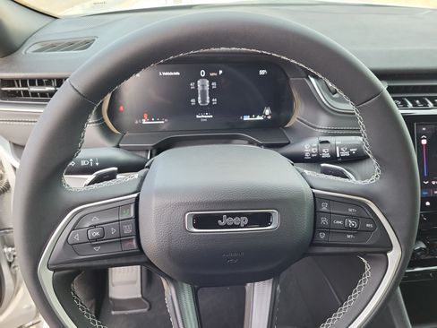 New 2025 Jeep Grand Cherokee Laredo w/ Trailer Tow Package image 10