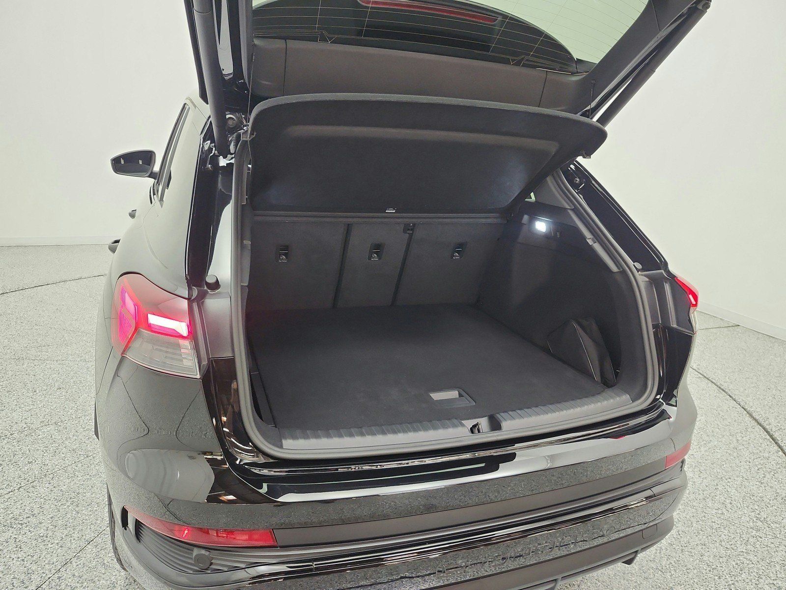Used 2024 Audi Q4 e-tron Premium Plus AWD/4WD image 21