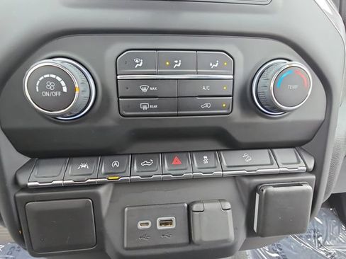 Used 2022 Chevrolet Silverado 1500 Custom Trail Boss AWD/4WD image 22